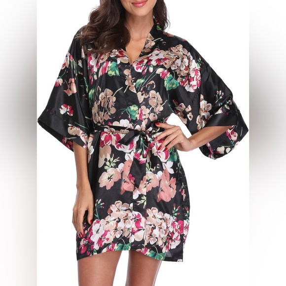Kimono short satin robe Black with floral pattern size small - Picture 2 of 6